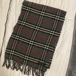 Authentic Burberry’s Dark Grey Check Lambswool Scarf